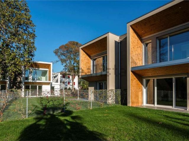 Villetta bifamiliare in vendita di 230 m² in Via Francesco Baracca