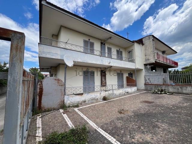 Villetta bifamiliare in vendita di 230 m² in Via Francesco Miranda, 83