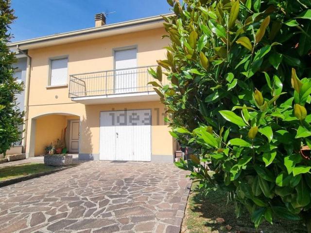 Villetta bifamiliare in vendita di 230 m² in Via G. Moruzzi