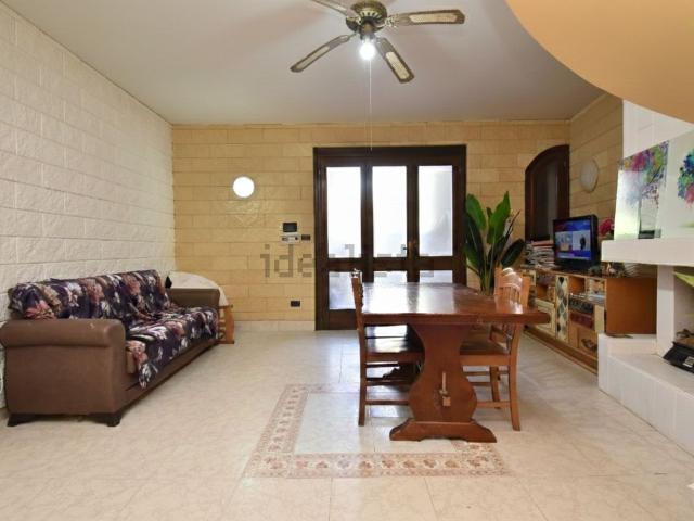 Villetta bifamiliare in vendita di 230 m² in Via G. Verga, 10
