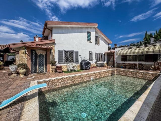 Villetta bifamiliare in vendita di 230 m² in Via Gaetano Coronaro