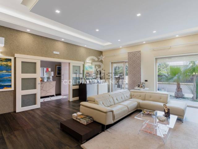 Villetta bifamiliare in vendita di 230 m² in Via Gustavo Gallo