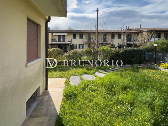 Villetta bifamiliare in vendita di 230 m² in Via Larga, 11