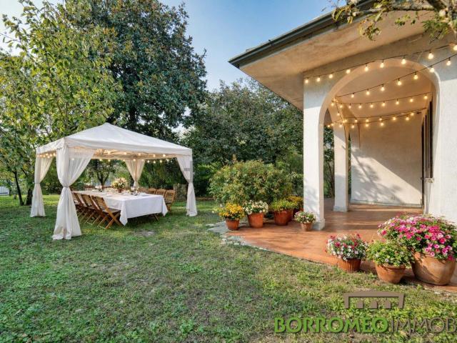 Villetta bifamiliare in vendita di 230 m² in Via Lodi, 10