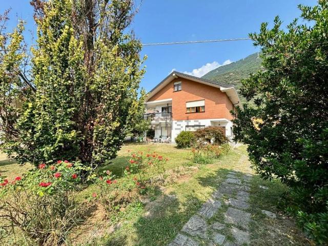 Villetta bifamiliare in vendita di 230 m² in Via Monte Nero, 9