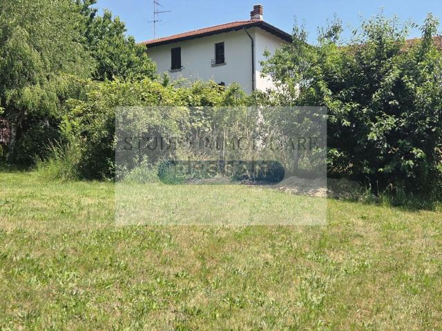 Villetta bifamiliare in vendita di 230 m² in Via Montello, 43
