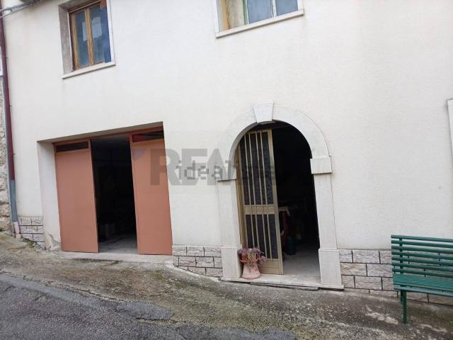 Villetta bifamiliare in vendita di 230 m² in Via Nicola Pistillo