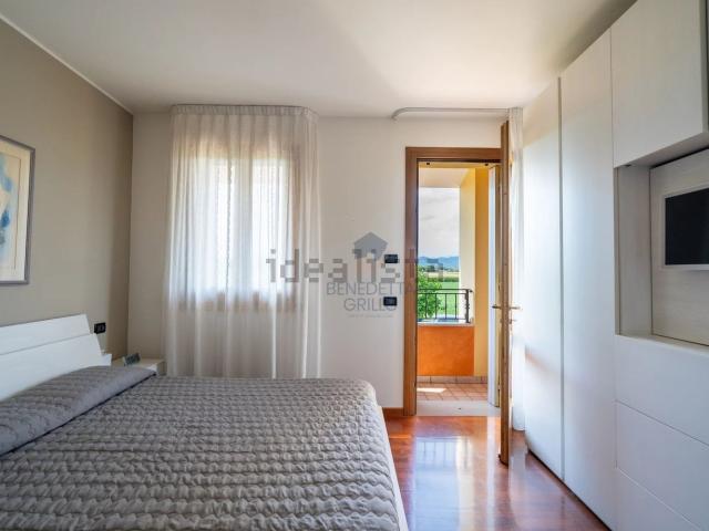Villetta bifamiliare in vendita di 230 m² in Via Pio X