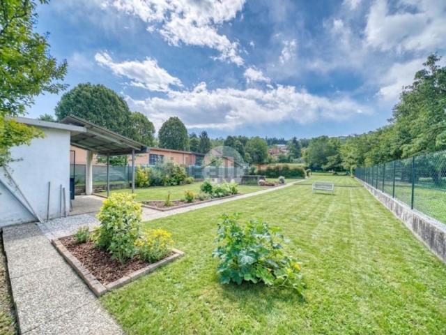 Villetta bifamiliare in vendita di 230 m² in Via Rosta, 27