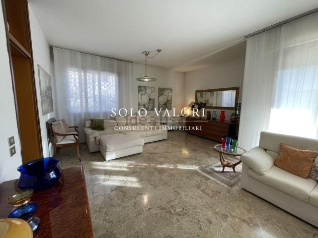 Villetta bifamiliare in vendita di 230 m²