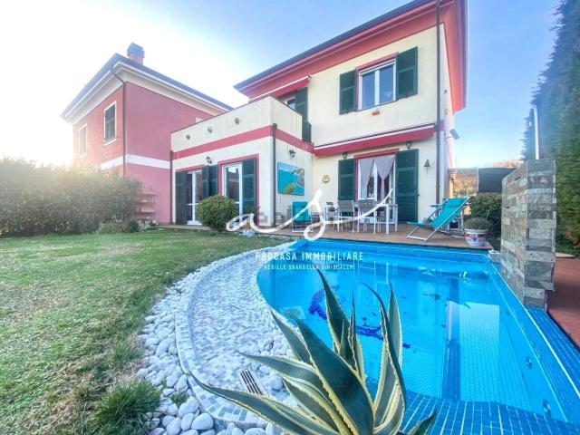 Villetta bifamiliare in vendita di 230 m²