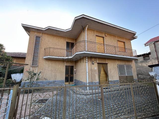 Villetta bifamiliare in vendita di 231 m² in Via Trieste, 10