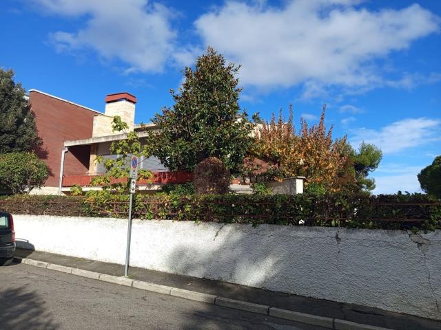 Villetta bifamiliare in vendita di 231 m² in Via IV Novembre