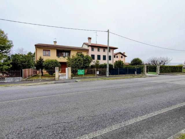 Villetta bifamiliare in vendita di 231 m² in Via San Giorgio, 5