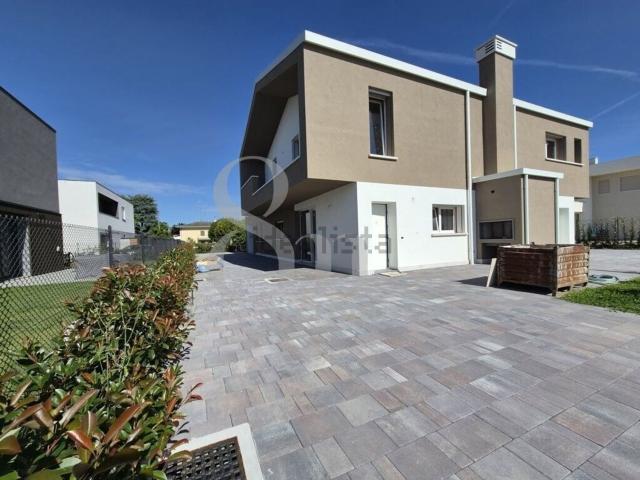 Villetta bifamiliare in vendita di 232 m² in Via Parma, 6