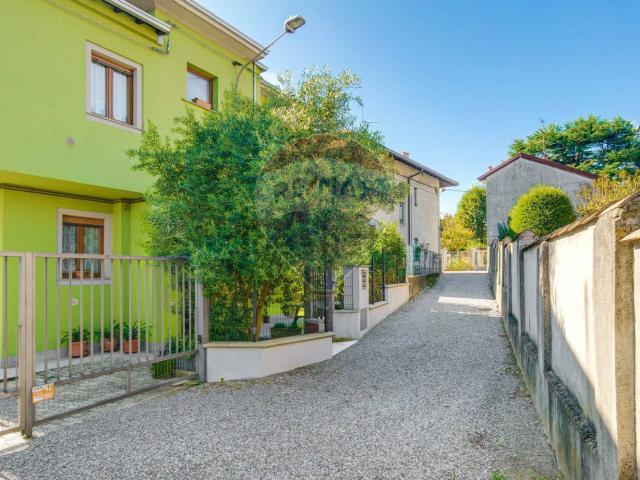 Villetta bifamiliare in vendita di 237 m² in Vicolo Eugenio Curiel, 8