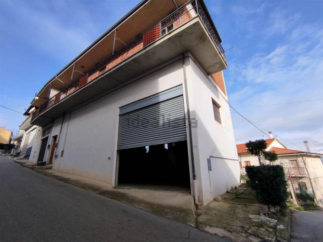 Villetta bifamiliare in vendita di 237 m² in Via Dietro le Case