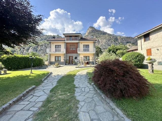 Villetta bifamiliare in vendita di 237 m² in Via Gran Porta, 14