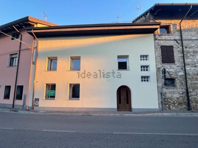 Villetta bifamiliare in vendita di 237 m² in Via Roma, 88