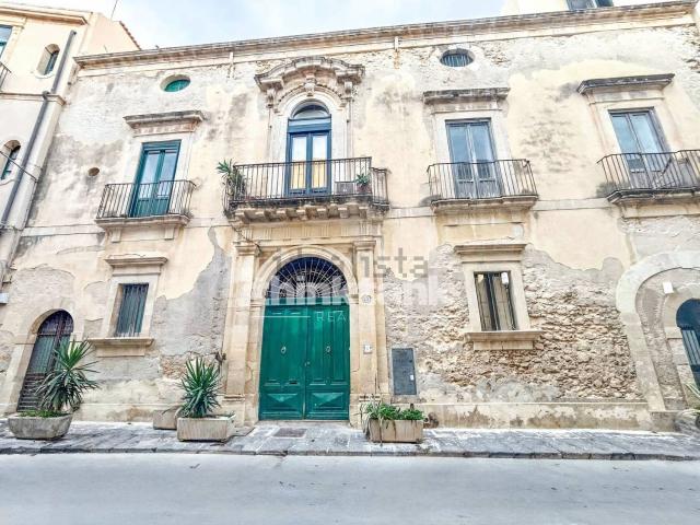 Villetta bifamiliare in vendita di 234 m² in Via Vittorio Veneto