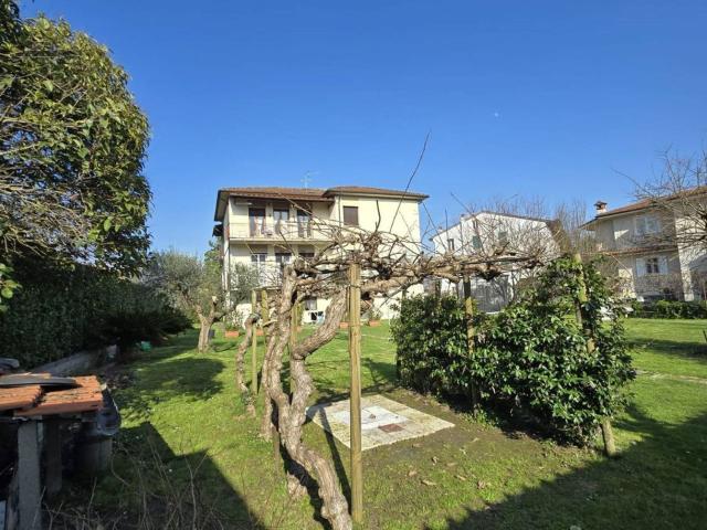 Villetta bifamiliare in vendita di 234 m² in Via dell&apos Amore, 76