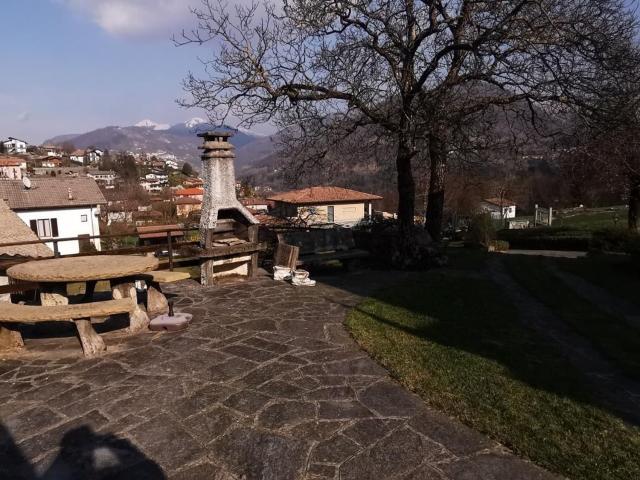 Villetta bifamiliare in vendita di 235 m² in Via A. Bianchi, 6