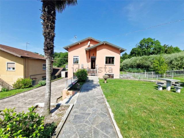 Villetta bifamiliare in vendita di 235 m² in Via Bostano