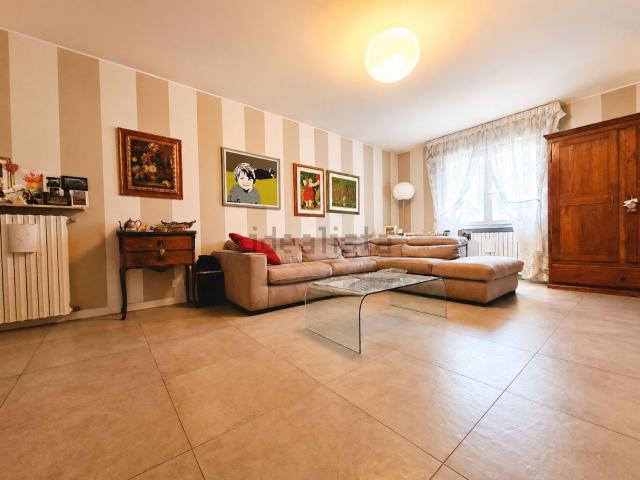 Villetta bifamiliare in vendita di 235 m² in Via Giardina, 9