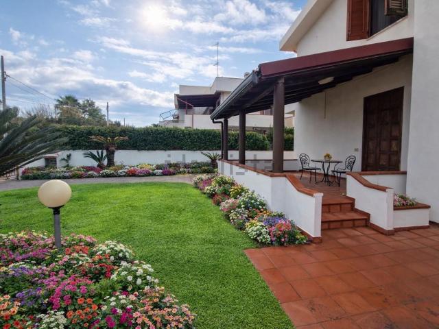 Villetta bifamiliare in vendita di 235 m² in Via Guido