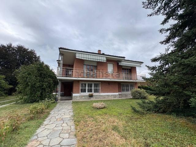 Villetta bifamiliare in vendita di 235 m² in Via Statale, 34