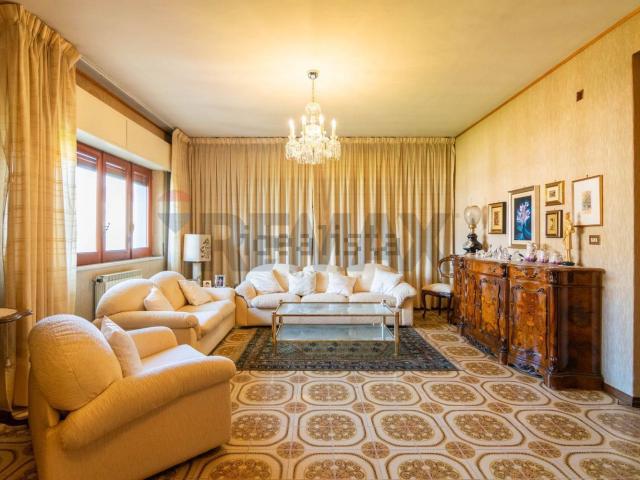 Villetta bifamiliare in vendita di 235 m² in Viale Jonio, 24