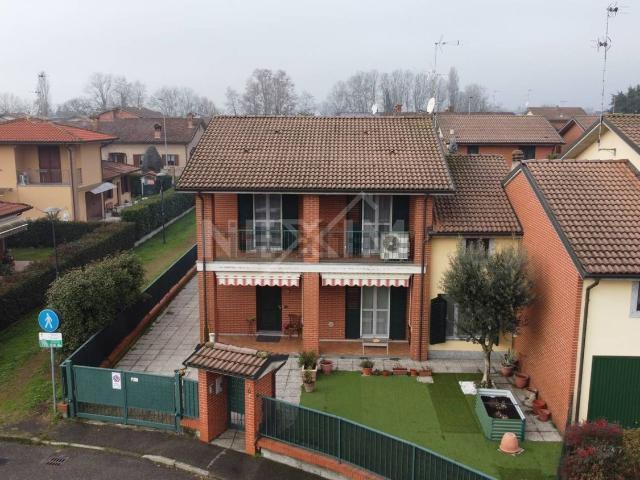Villetta bifamiliare in vendita di 236 m² in Via Cà de Passeri, 6
