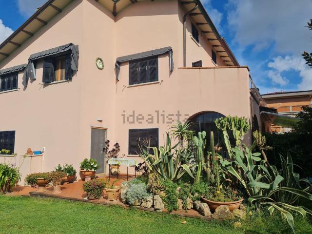 Villetta bifamiliare in vendita di 236 m² in Via Comano, 51