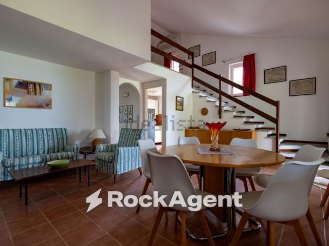 Villetta bifamiliare in vendita di 236 m² in Via Mandrelli