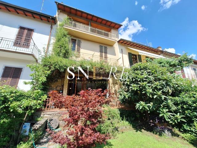 Villetta bifamiliare in vendita di 238 m² in Via Francesco Caracciolo