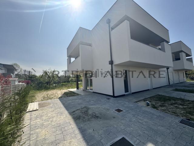 Villetta bifamiliare in vendita di 238 m² in Via Giovanni da Verrazzano