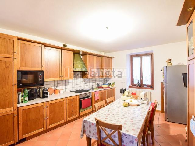 Villetta bifamiliare in vendita di 238 m² in Via Giovanni Randaccio