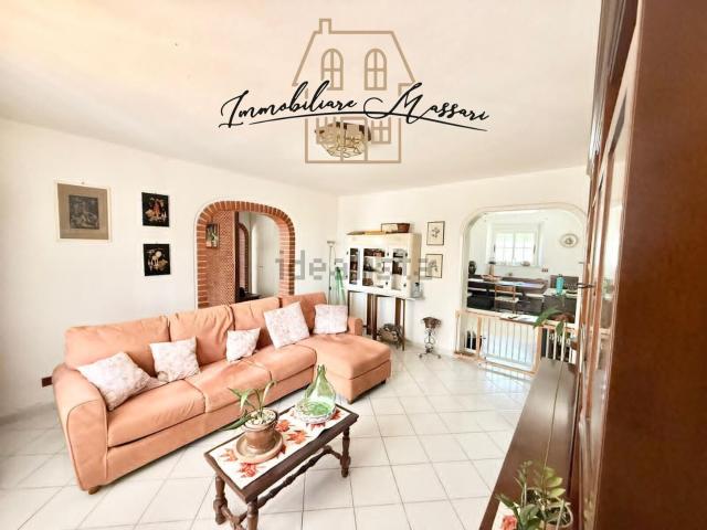Villetta bifamiliare in vendita di 238 m² in Via Olmarello, 145
