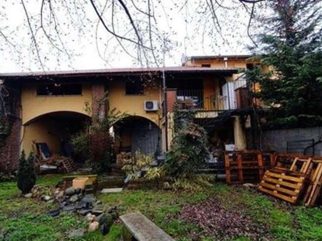 Villetta bifamiliare in vendita di 239 m² in Via Croce, 47