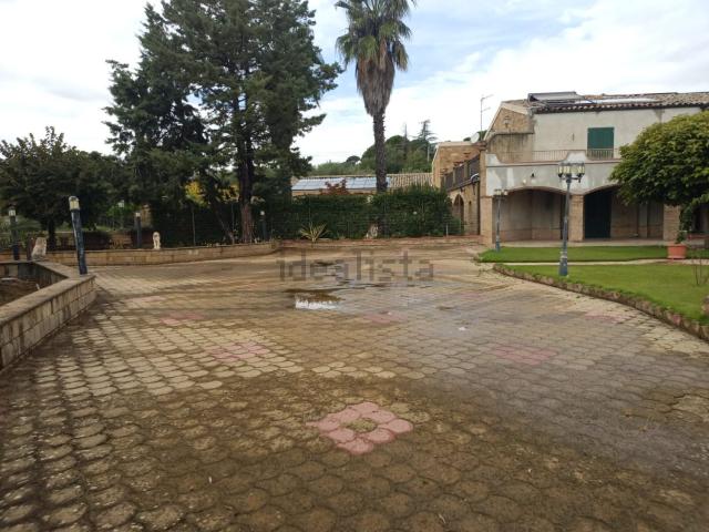 Villetta bifamiliare in vendita di 343 m² in Contrada Polleri