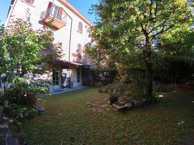 Villetta bifamiliare in vendita di 343 m² in Via Filippo Argelati, 24