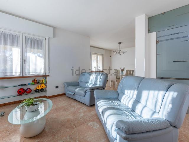 Villetta bifamiliare in vendita di 343 m² in Via Gattinara, 5
