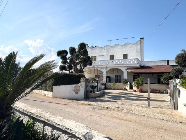 Villetta bifamiliare in vendita di 340 m² in Contrada Sant&apos Antonio D&apos Ascula, 197