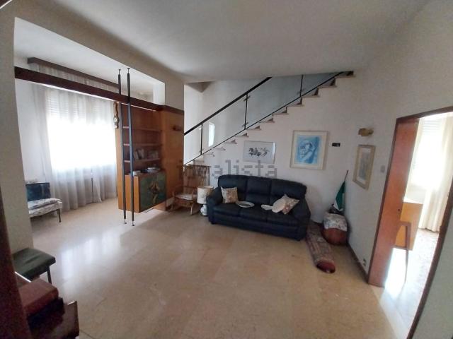 Villetta bifamiliare in vendita di 340 m² in Piazza D&apos Armi
