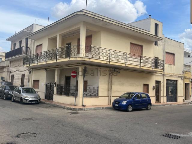 Villetta bifamiliare in vendita di 340 m² in Via Trento