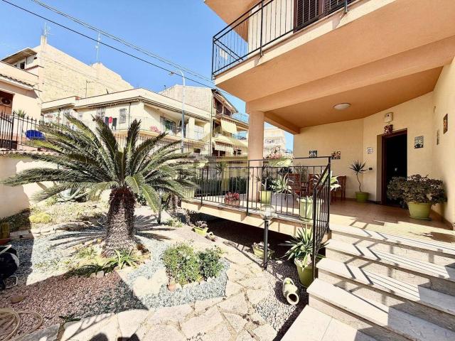 Villetta bifamiliare in vendita di 340 m² in Via Vincenzo Florio, 3
