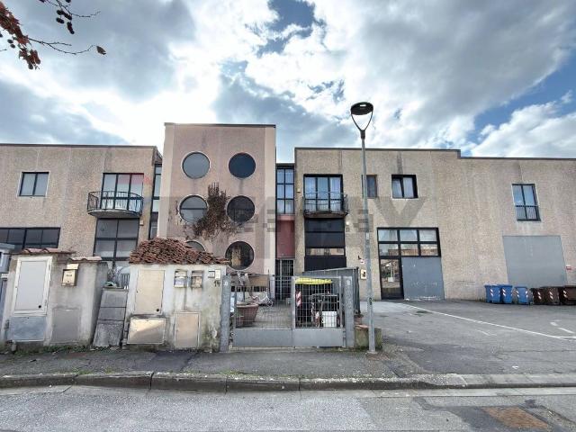 Villetta bifamiliare in vendita di 340 m² in Via Armando Cerbioni, 14