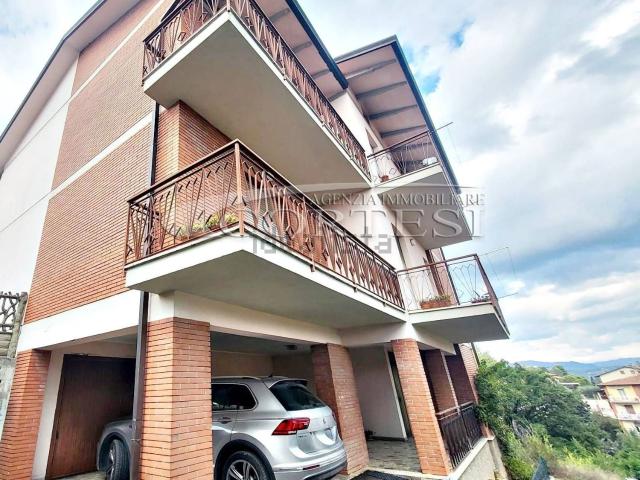 Villetta bifamiliare in vendita di 340 m² in Via Degli Astri, 69