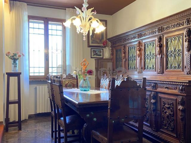 Villetta bifamiliare in vendita di 340 m² in Via Perugino, 12