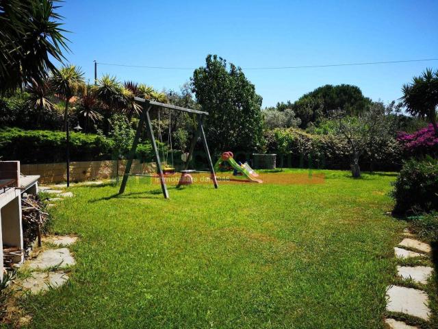 Villetta bifamiliare in vendita di 340 m² in Via Piero Aloisi